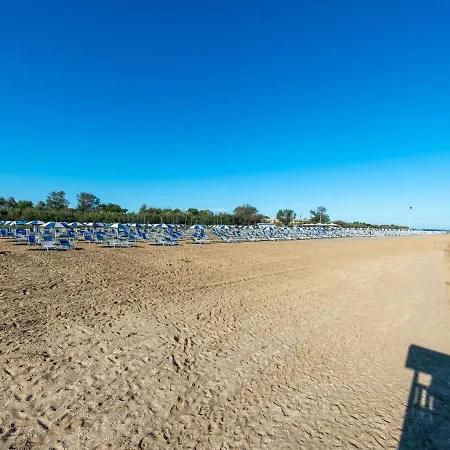 Vakantiehuis In Albarella Near Sandy Albarella Island